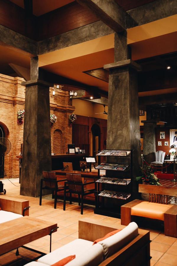 Hotel De L'Amour Sha Plus Prakhon Chai Ngoại thất bức ảnh