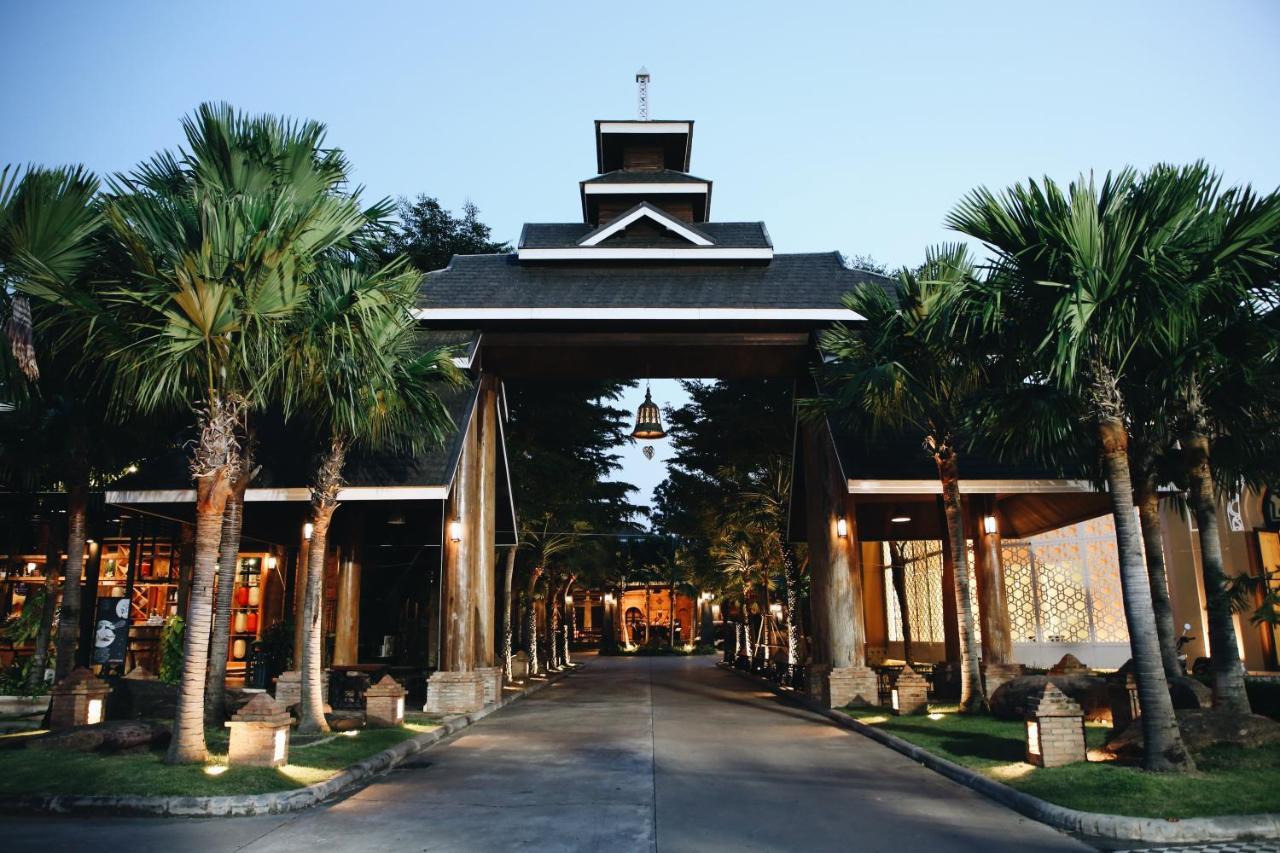 Hotel De L'Amour Sha Plus Prakhon Chai Ngoại thất bức ảnh