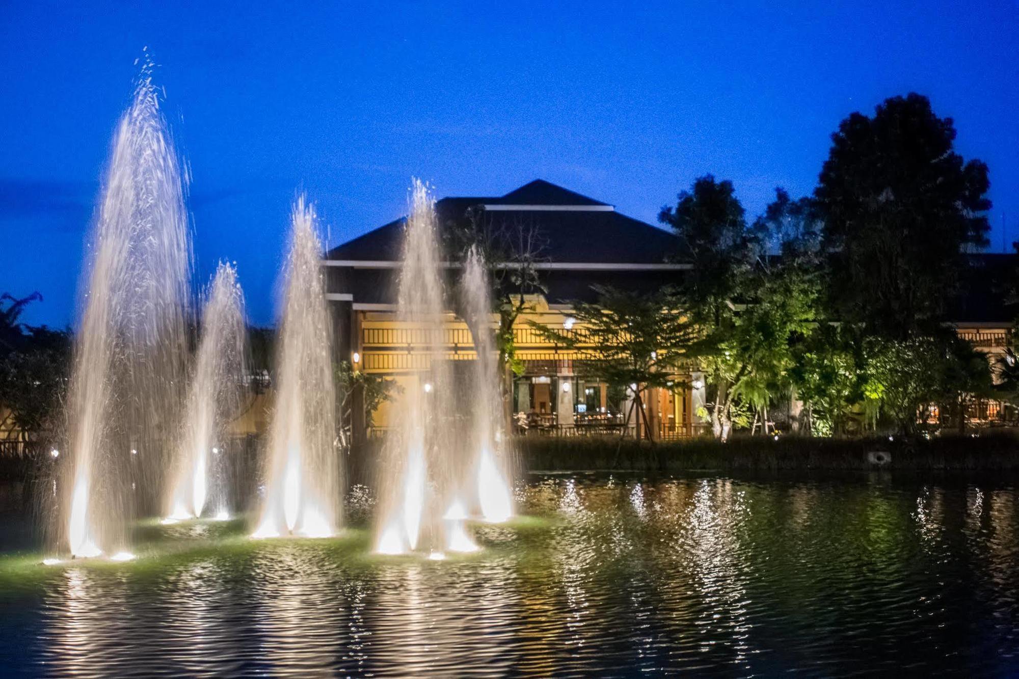 Hotel De L'Amour Sha Plus Prakhon Chai Ngoại thất bức ảnh