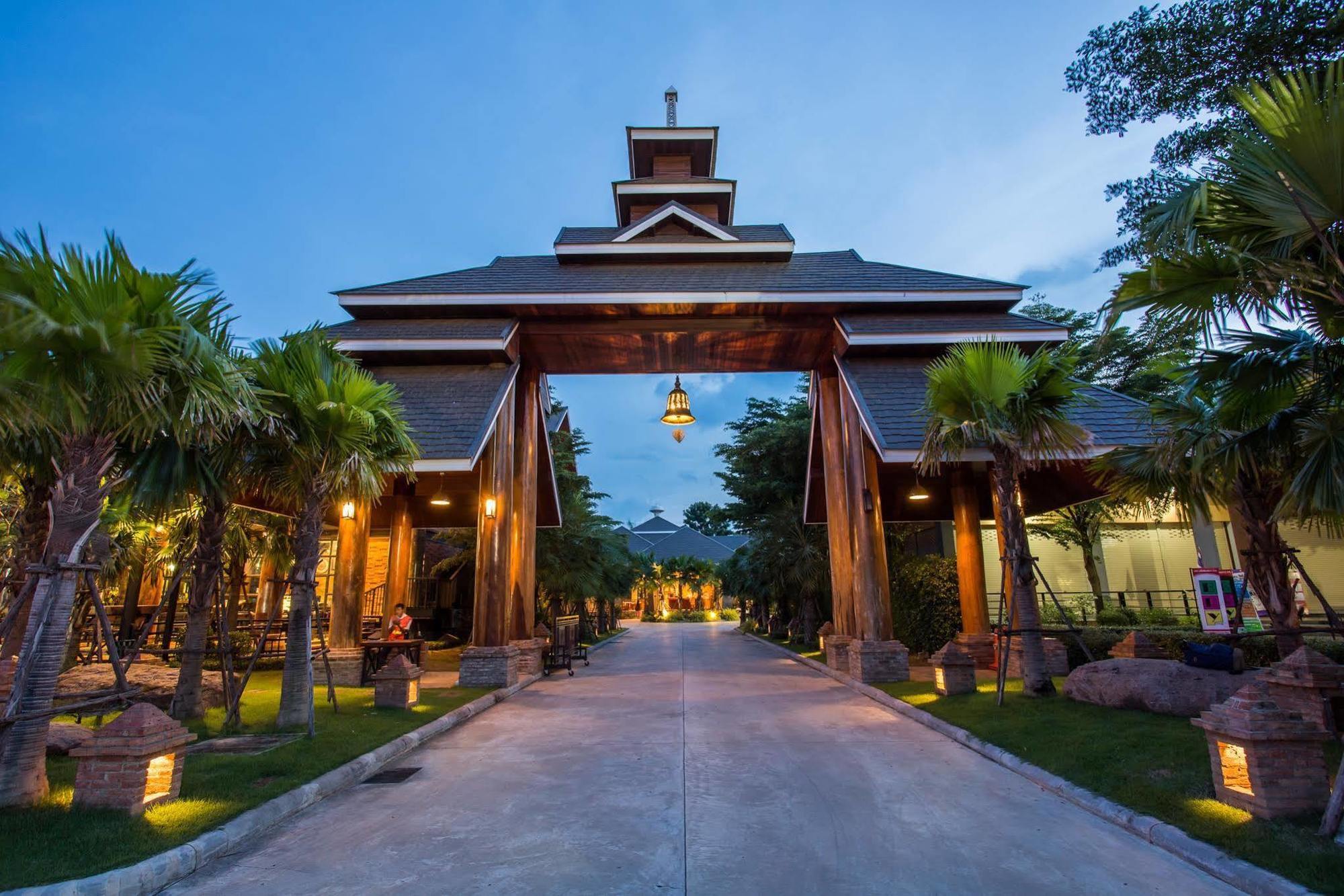 Hotel De L'Amour Sha Plus Prakhon Chai Ngoại thất bức ảnh