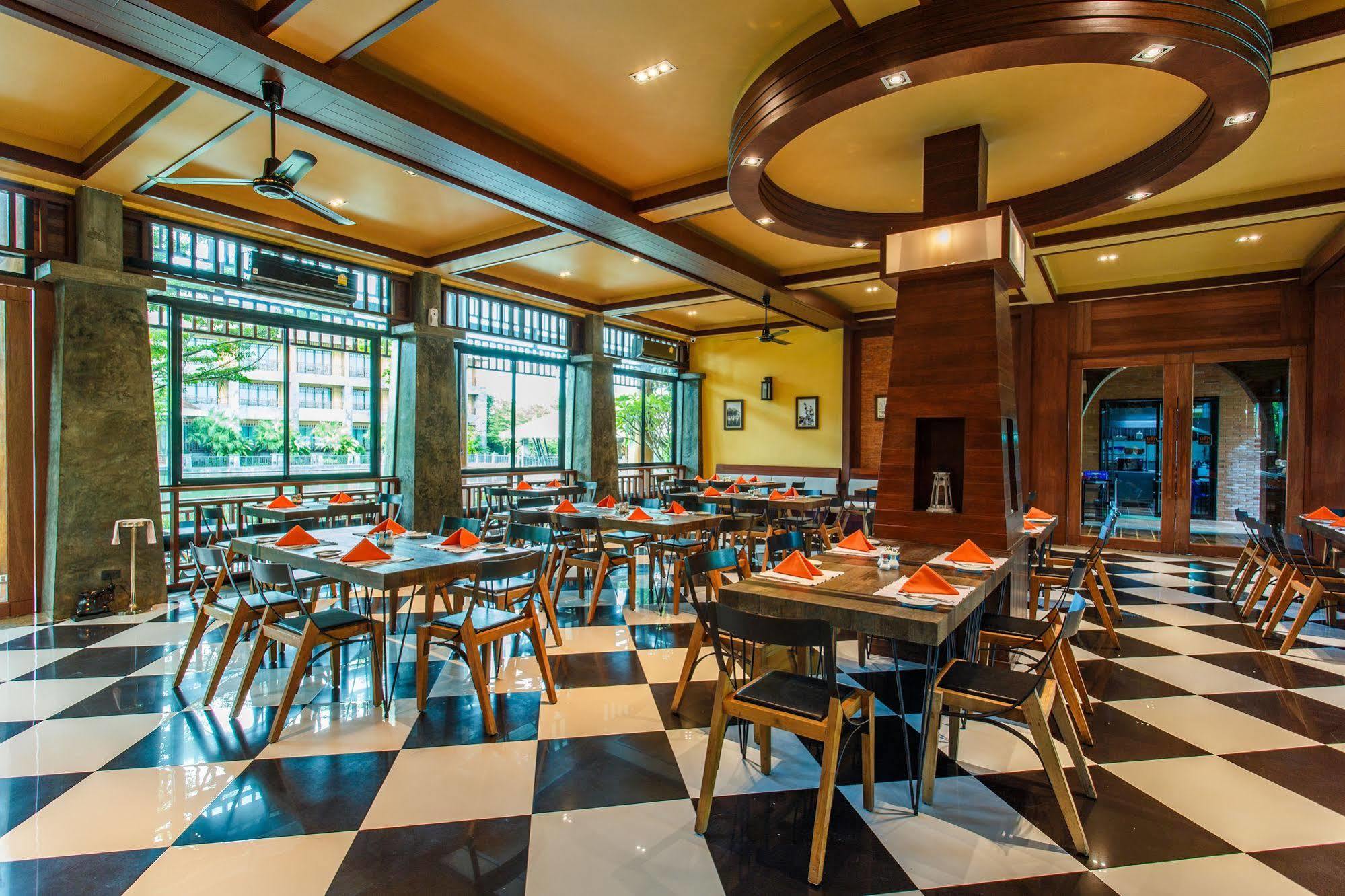 Hotel De L'Amour Sha Plus Prakhon Chai Ngoại thất bức ảnh