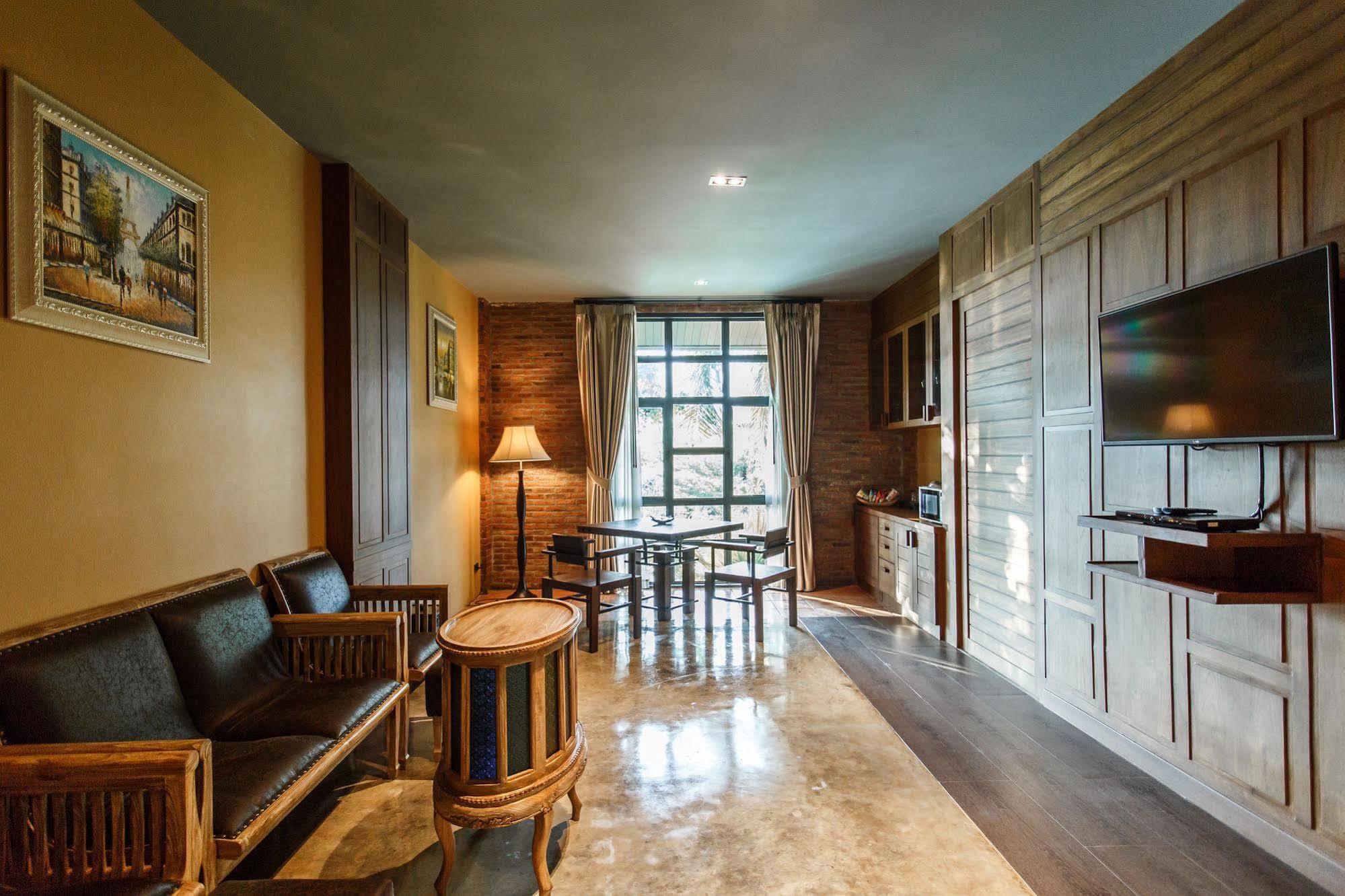 Hotel De L'Amour Sha Plus Prakhon Chai Ngoại thất bức ảnh